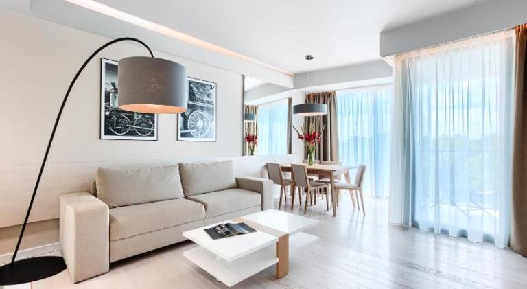 Serviced apartment with jacuzzi, sauna & pool | Close to the beach | Pet-friendly — photo 2
