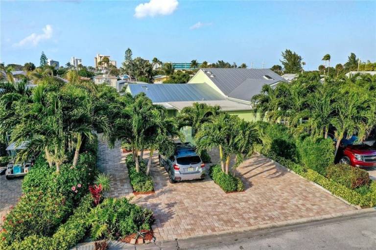 Vacation home with barbeque | Water view — photo 4