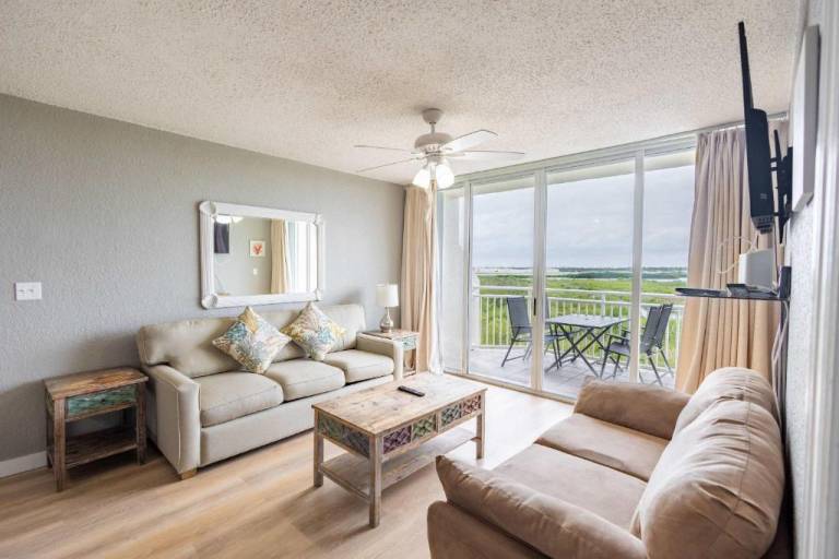 Fully equipped condo with pool | Pets allowed in Key West, FL