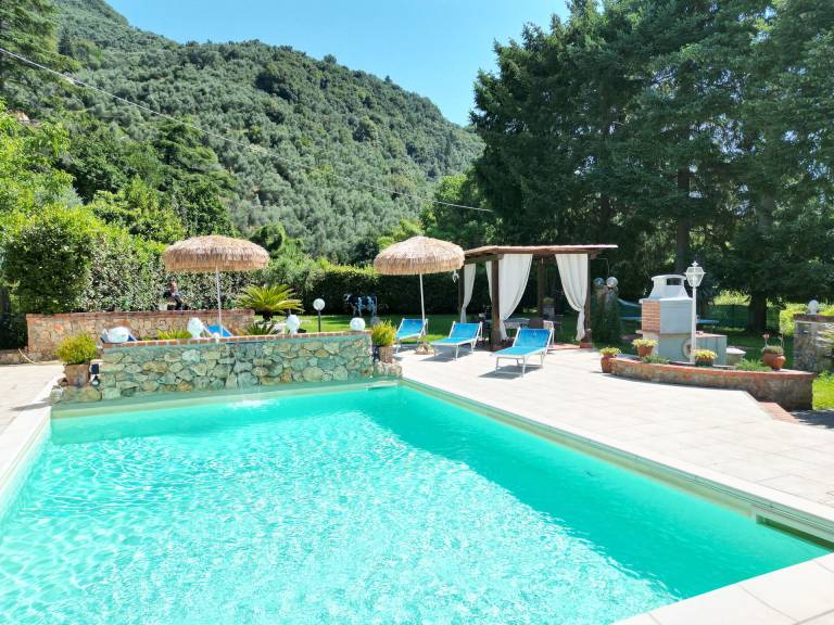 Ample house with pool, grill & yard | Panoramic view | Pets are welcome in Camaiore