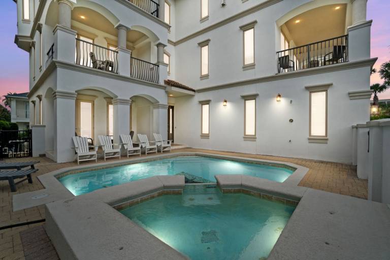 House with private pool & barbeque | Water view — photo 4