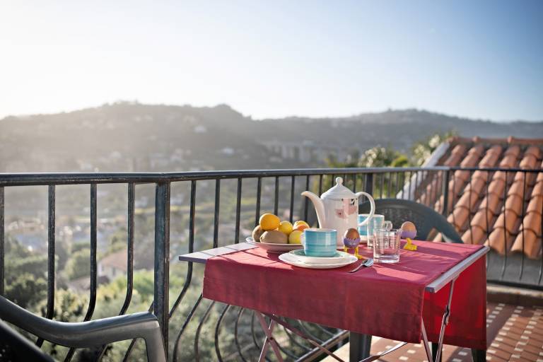 Fully equipped beautiful rental apartment with fast internet & patio | Sea view | Suitable for remote work | Pets are welcome — photo 4