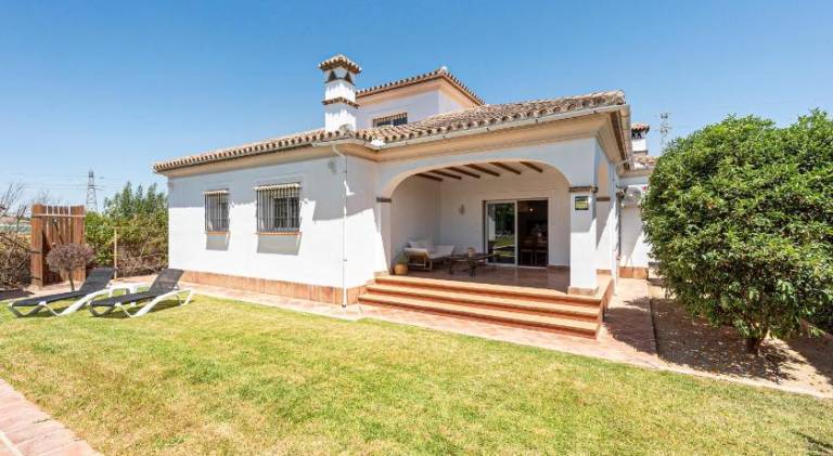 Villa with private pool, terrace & yard | Dogs allowed — photo 5