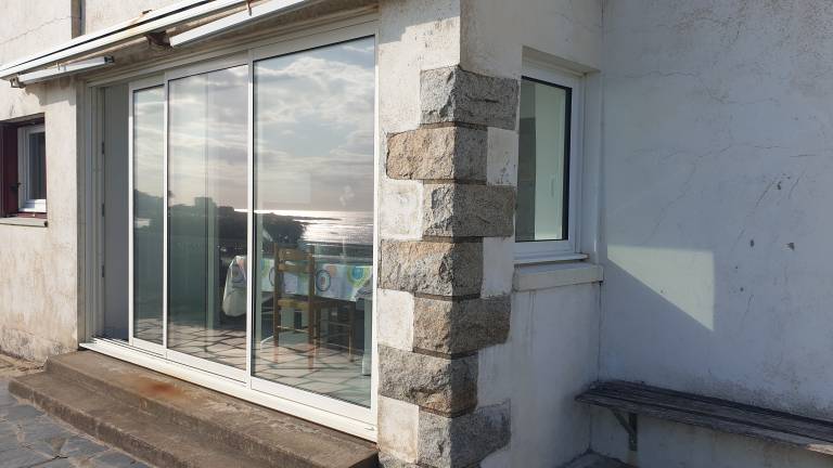 Family-oriented vacation home with patio, yard & barbeque | Sea view | Next to the beach | Pet-friendly — photo 5