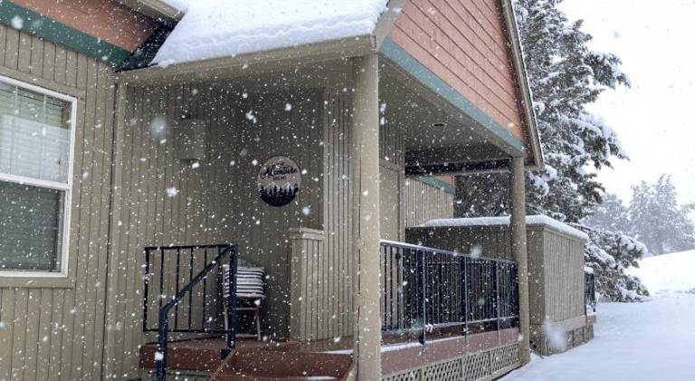 Pleasant chalet with jacuzzi & pool | Dogs allowed in Redmond, OR