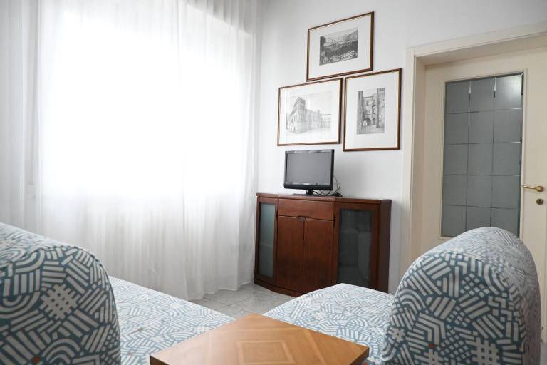 Holiday apartment with terrace | City view — photo 3