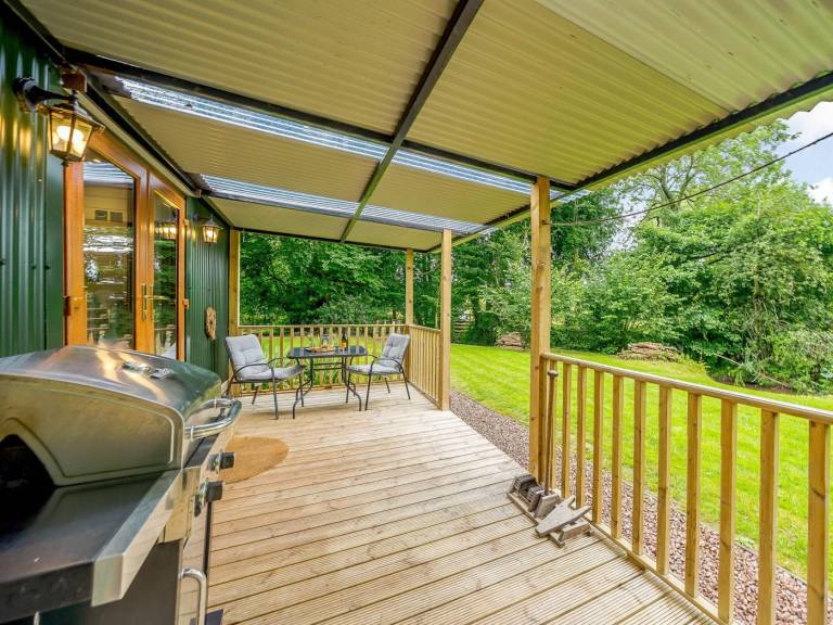 Cottage with yard, patio & barbecue — photo 2