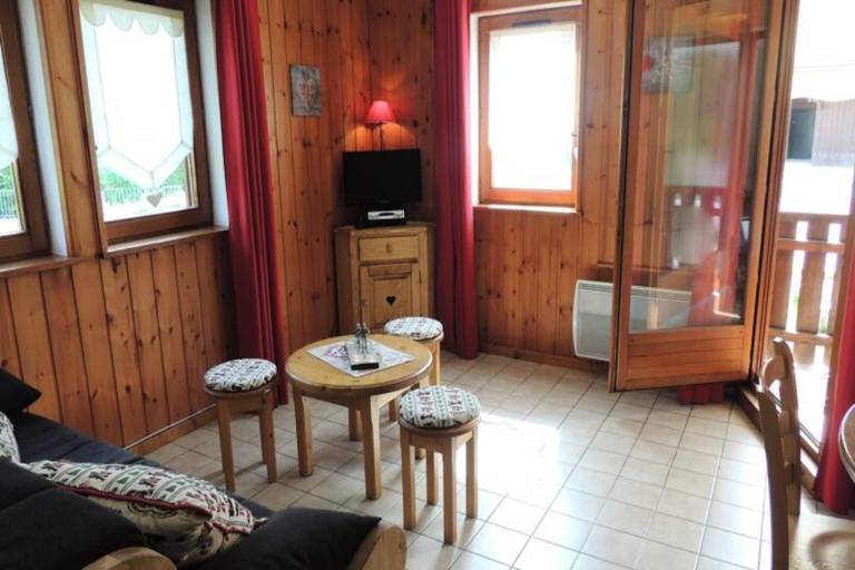 Rental apartment with patio — photo 3
