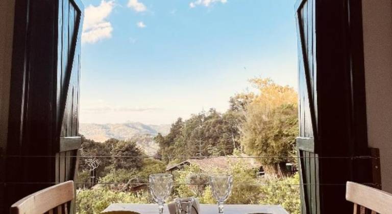 Vacation home with garden, patio & hot tub — photo 5