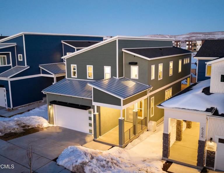Apres Retreat, 5br 3.5ba, hot tub, sleeps 14, BBQ — photo 2