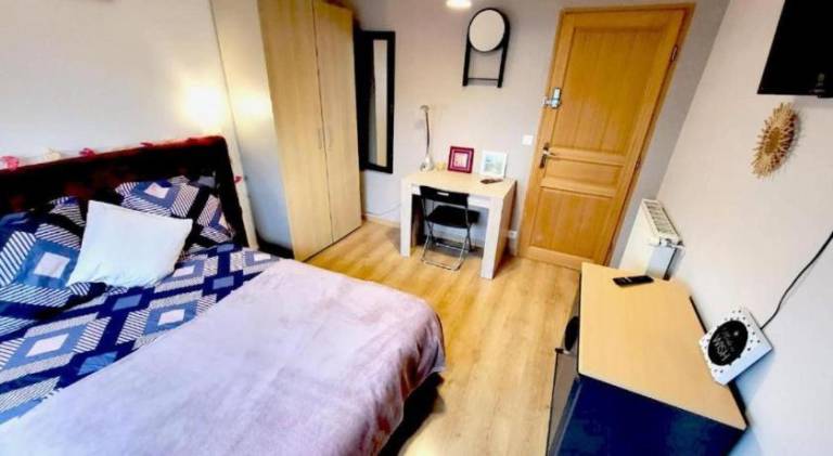 LA ROMANTIQUE Chambre meublee privee Terrasse Parking pres de paris in Lisses