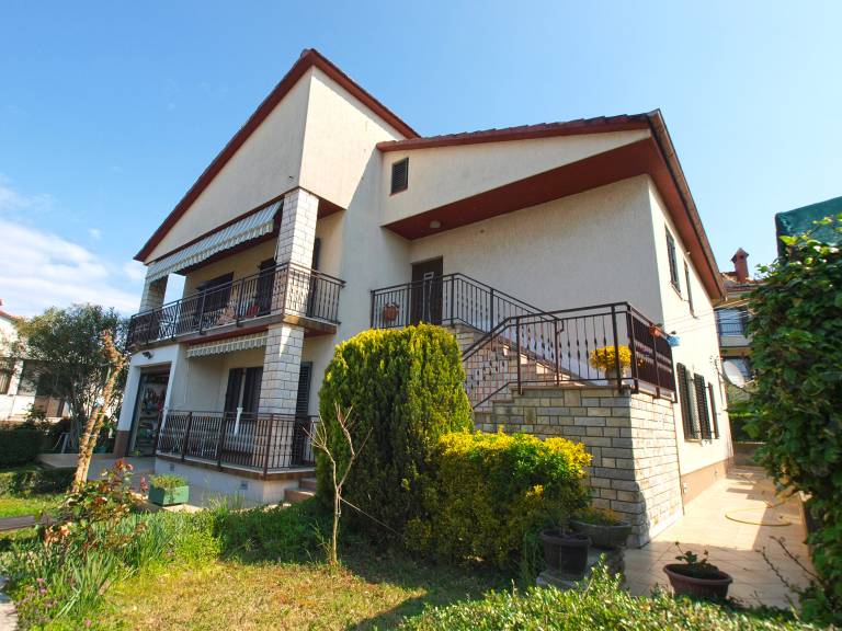 Rental apartment with barbecue & patio — photo 2