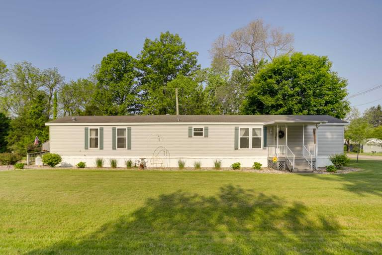 Charming South Haven Home - Great Location! — photo 3