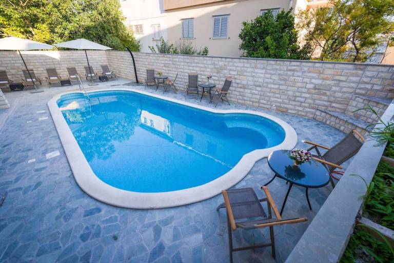 Holiday apartment with pool, yard & terrace | Next to the beach | Pets are welcome — photo 4