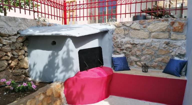 Vacation home with patio, yard & barbecue — photo 3