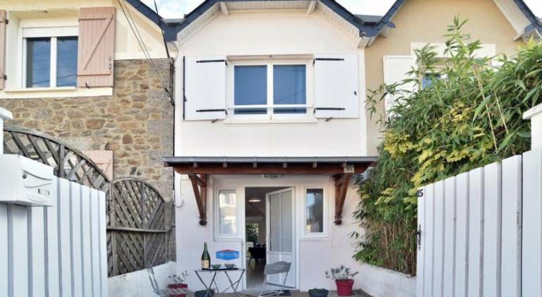 Fully equipped beautiful vacation home with yard, patio & barbecue | Dogs allowed — photo 4