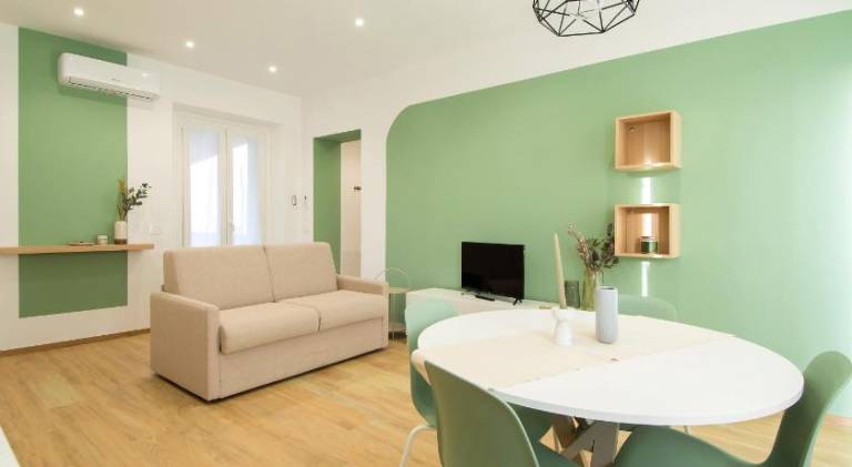 Apartment with patio & yard — photo 2