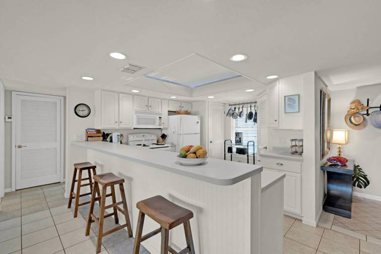 Condo with private pool — photo 4