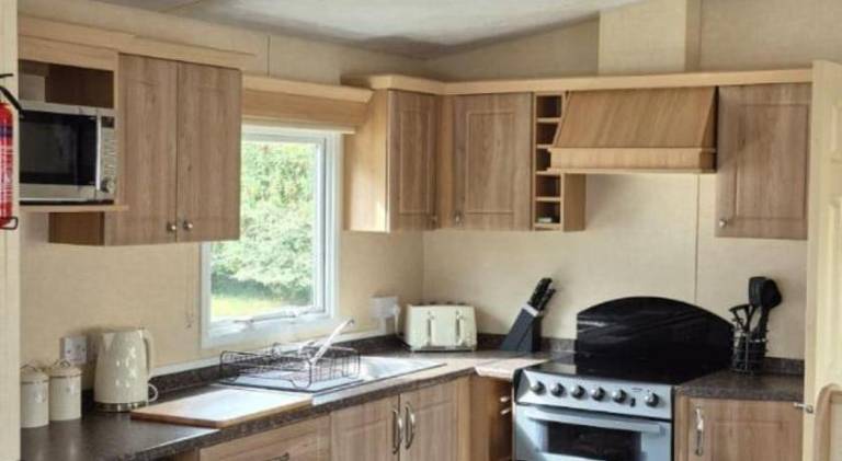 Superb 8 Berth Dog Friendly Caravan To Hire In Norfolk Ref 10054B — photo 3