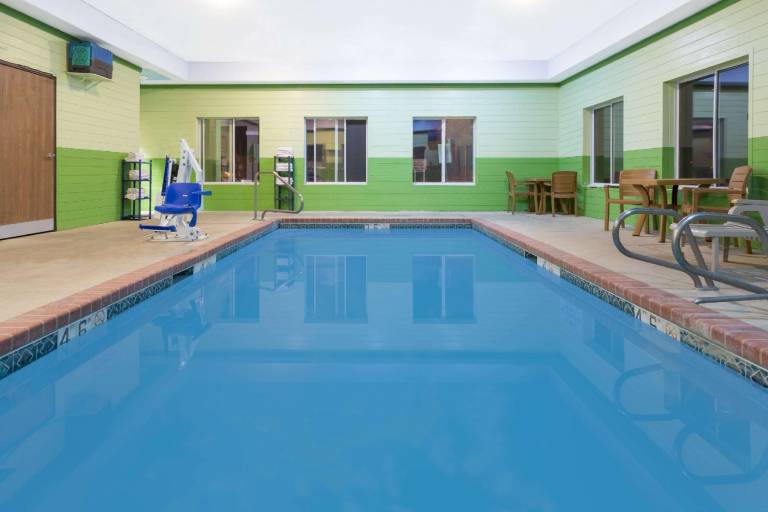 Quality Inn & Suites McCook — photo 2