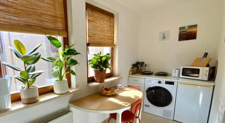 Ruhe & Charme - Family Apartment for 4 People, Self-Check-In, Free Parking, U-Bahn, Netflix — photo 2