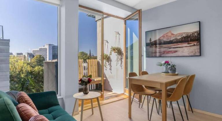 DINBNB Apartments l Family Friendly l 1000m from Central Station l NEW l Free Parking in Oslo