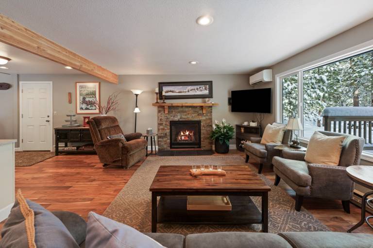 House with jacuzzi, BBQ & pool | Suitable for remote work in Bend, OR