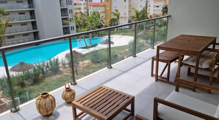 Apartment with private pool & yard — photo 3