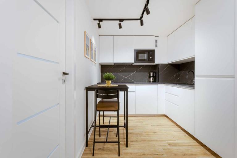 Apartment with yard — photo 4