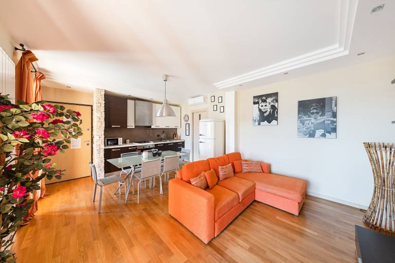 Fully equipped lovely rental apartment with terrace & pool | Pet-friendly — photo 2