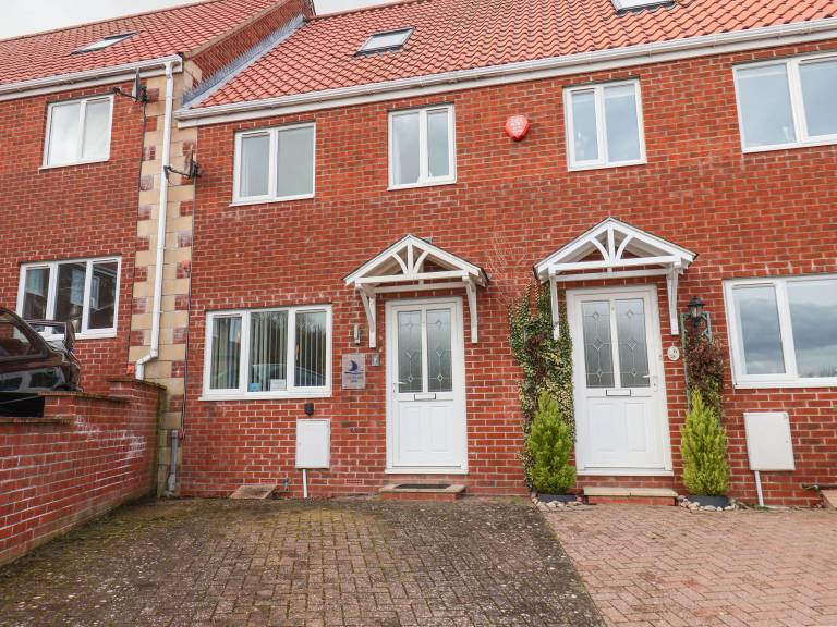Cottage with garden | Beach view in Whitby