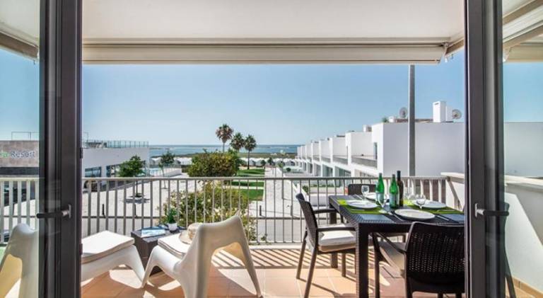 Holiday apartment with garden, pool & hot tub in Olhao