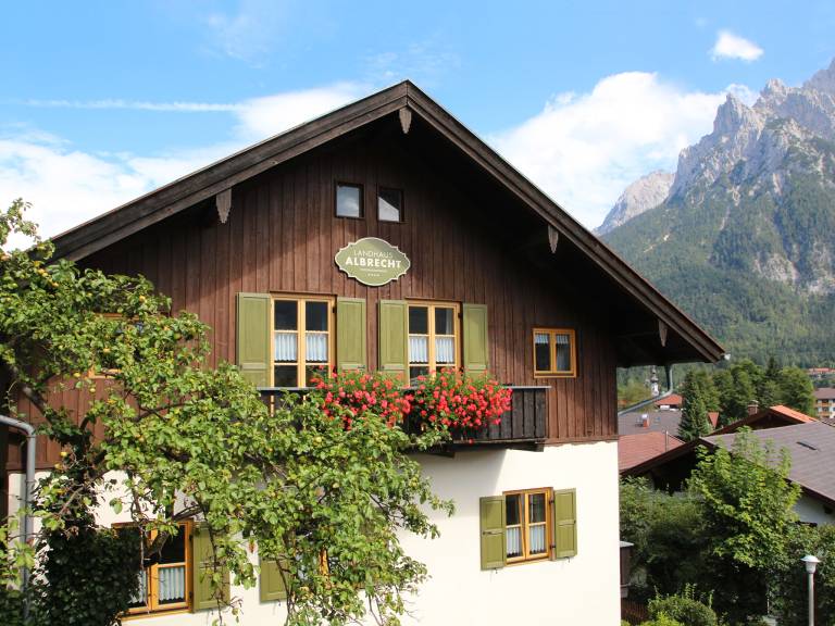 Ferienwohnung mit Hund in Mittenwald für max. 2 Personen Ferienwohnung mit Hund in Mittenwald für max. 2 Personen