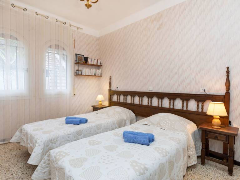 Holiday apartment with garden & terrace | Sea view | Close to the beach | Pet-friendly — photo 5