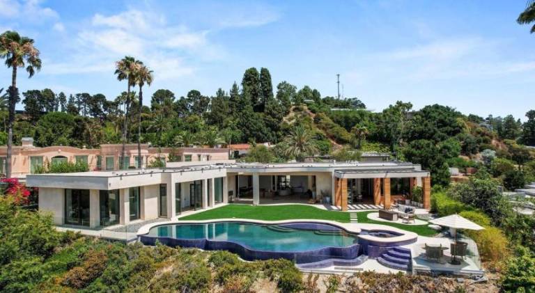 Wonderful vacation home with jacuzzi & pool | Suitable for remote work | Pet-friendly in West Hollywood, CA