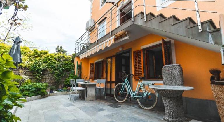 Apartments Lara with more affordable parking in Piran