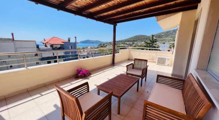Rental apartment with BBQ, garden & terrace in Kavala