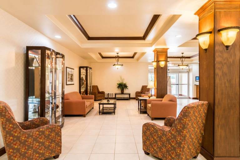 Baymont Inn & Suites by Wyndham Glen Rose — photo 4