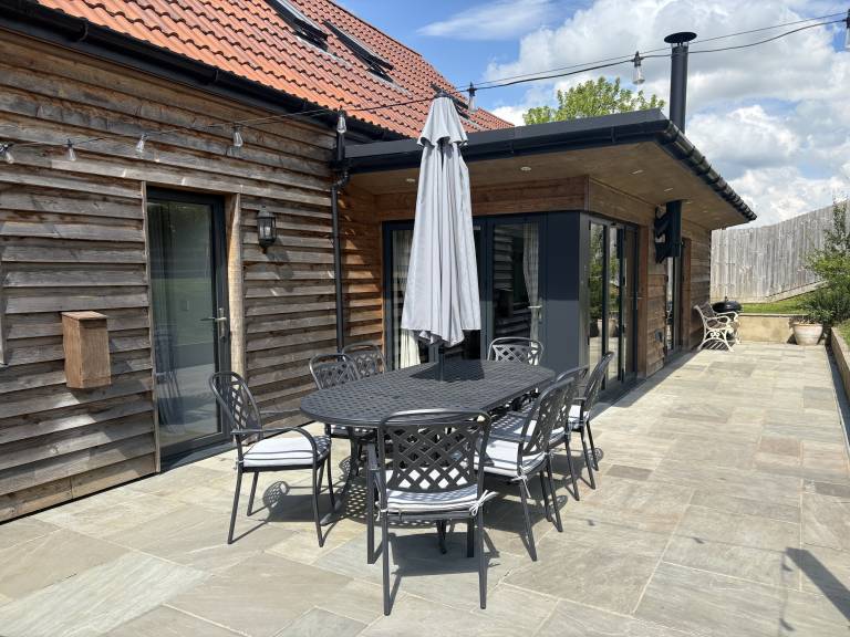 Cottage with hot tub & yard — photo 2