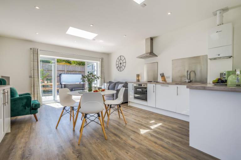 Beautiful lodge with garden, barbeque & jacuzzi | Pets are welcome in Bude