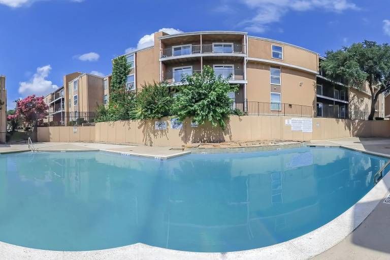 Apartment Far North Dallas