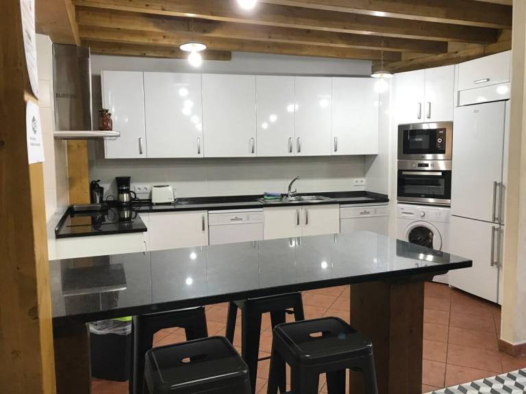 Vacation home with garden, BBQ & pool — photo 4