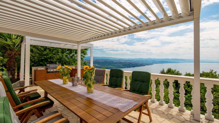 Fully equipped villa with private pool, patio & yard | Pets are welcome — photo 2