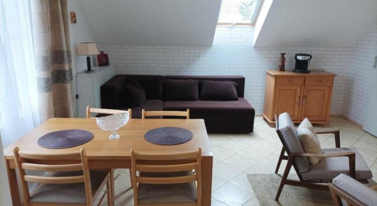 Rental apartment with patio, yard & barbecue — photo 4