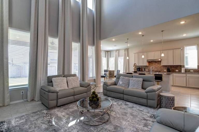 House  Grand Lakes