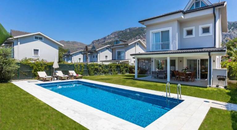 Beautiful holiday apartment with garden, patio & pool | Pets are welcome — photo 3