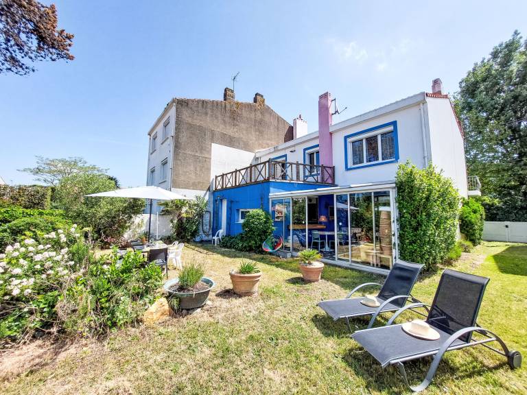 House with yard, barbeque & patio — photo 5
