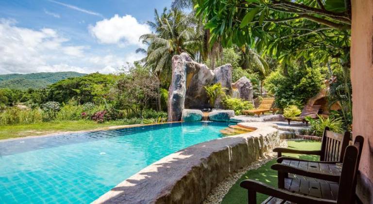 Vacation home with pool — photo 2