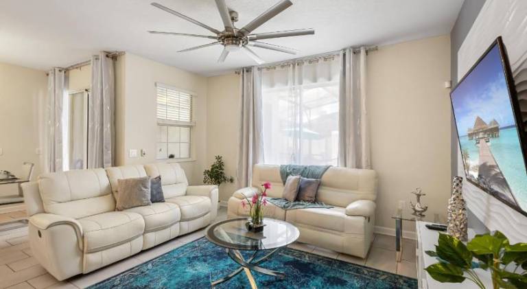 Spacious vacation home with pool | Pet-friendly — photo 2
