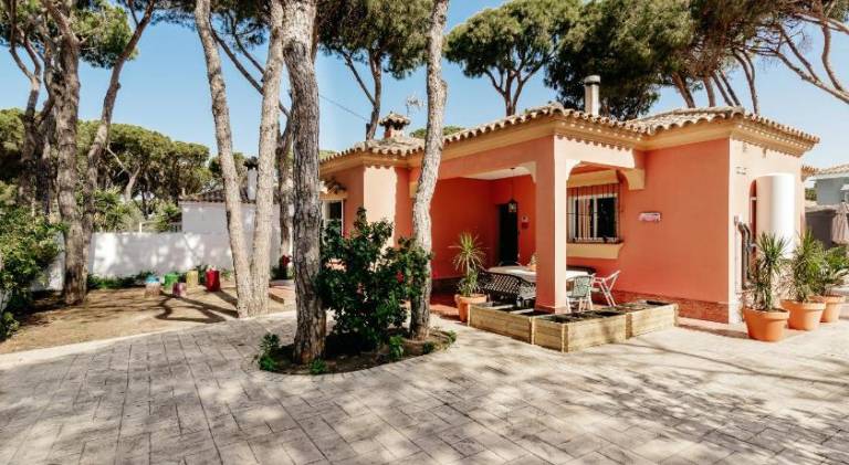 Fully equipped pleasant vacation home with terrace & garden | Pets allowed in Chiclana de la Frontera